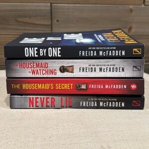 Lot of Frieda McFadden books.